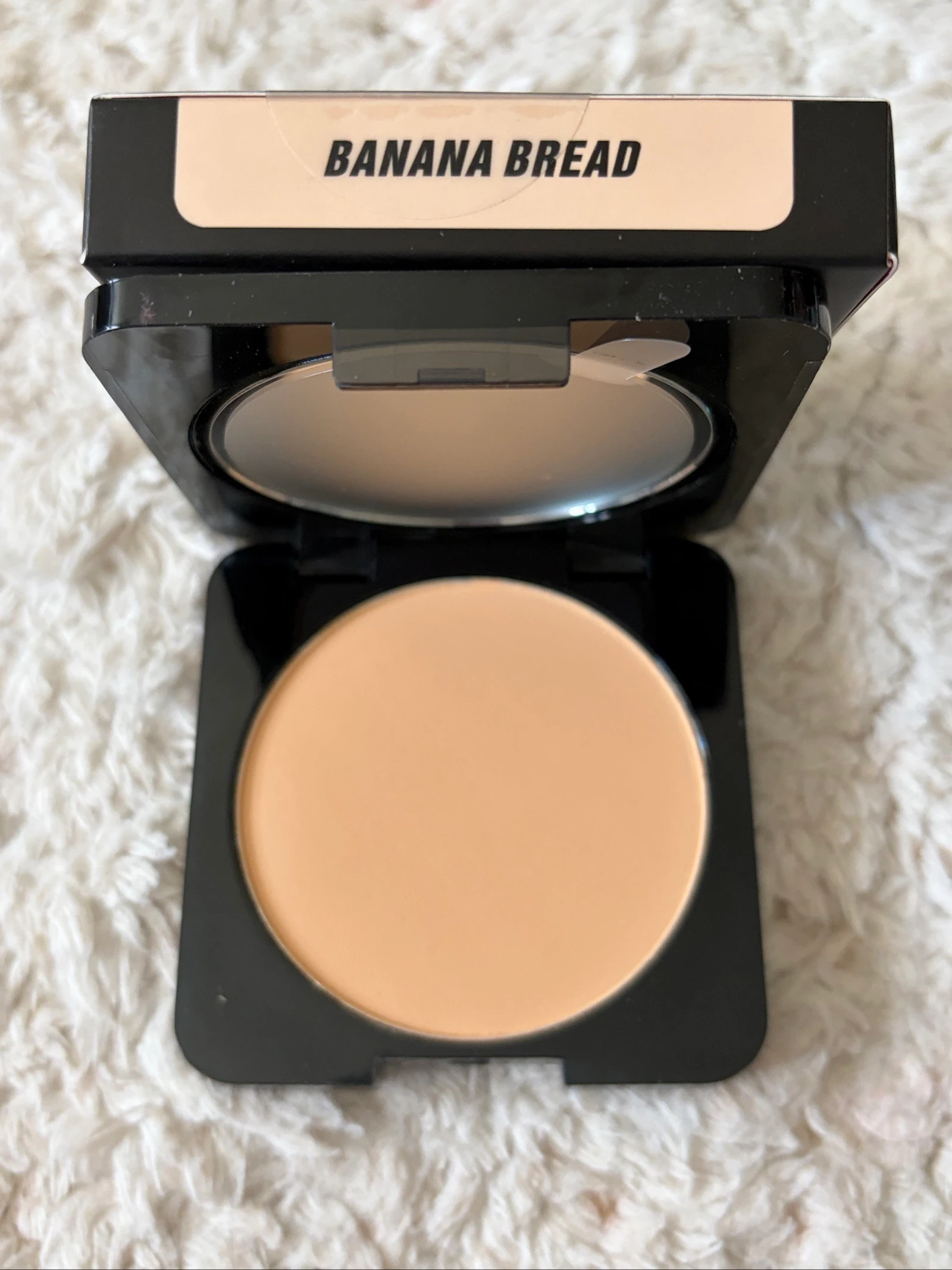 Poudre compact Huda beauty neuf jamais utilisé 